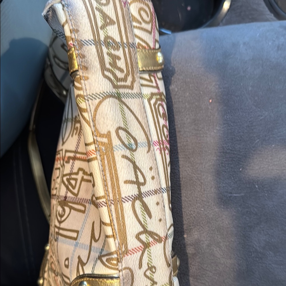 Coach Cream and Gold Tote Bag with Distinctive Design and Spacious Interior - Picture 5 of 5